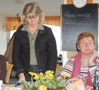 Protokollfhrerin Heike Hansen berichtete ber Aktivitten in 2008. Neben ihr Schriftwartin Rita Hoge